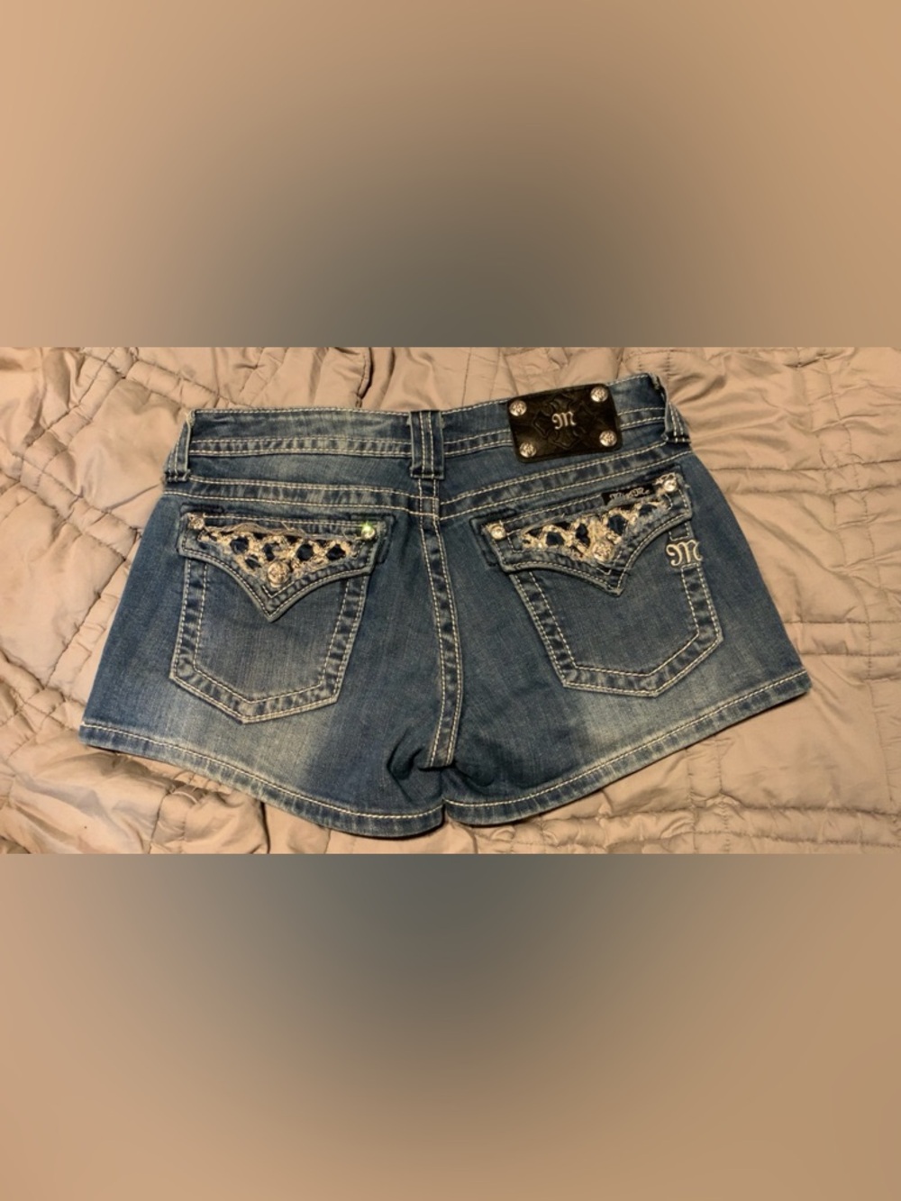 Miss Me Medium Blue Denim Cropped Jeans with Embellished Back Pocket - Picture 3 of 4